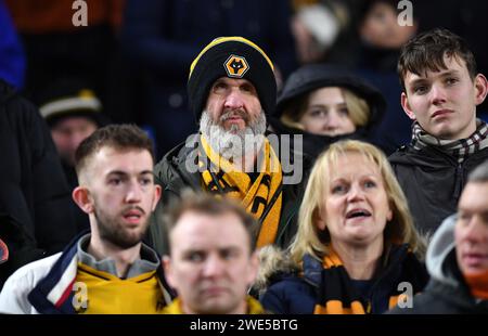 Wölfe-Fans während des Premier League-Spiels zwischen Brighton und Hove Albion und Wolverhampton Wanderers im American Express Stadium, Brighton, UK - 22. Januar 2024 Foto Simon Dack / Telefoto Images. Nur redaktionelle Verwendung. Kein Merchandising. Für Football Images gelten Einschränkungen für FA und Premier League, inc. Keine Internet-/Mobilnutzung ohne FAPL-Lizenz. Weitere Informationen erhalten Sie bei Football Dataco Stockfoto