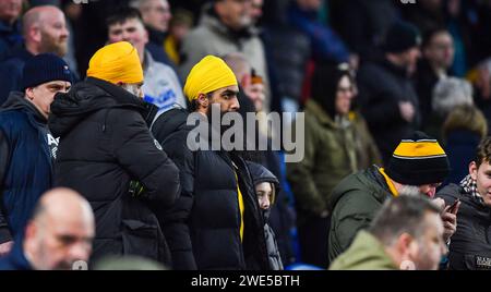 Wölfe-Fans während des Premier League-Spiels zwischen Brighton und Hove Albion und Wolverhampton Wanderers im American Express Stadium, Brighton, UK - 22. Januar 2024 Foto Simon Dack / Telefoto Images. Nur redaktionelle Verwendung. Kein Merchandising. Für Football Images gelten Einschränkungen für FA und Premier League, inc. Keine Internet-/Mobilnutzung ohne FAPL-Lizenz. Weitere Informationen erhalten Sie bei Football Dataco Stockfoto