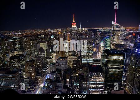 les lumières de la ville, manhattan de nuit depuis le sommet du Top of the Rock à manhattan ou l'on devine Stockfoto