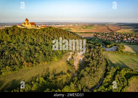 Veste Wachsenburg und der Landkreis Holzhausen aus der Luft gesehen, Amt Wachsenburg, Thüringen, Deutschland Stockfoto