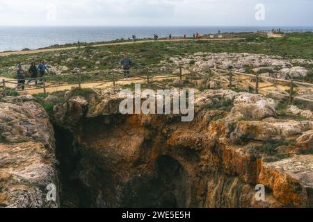 Sagres, Portugal - 29. Dezember 2023. Cabo de Sao Vicente, Ruinen der Festung San Antonio de Beliche, die einst zum Schutz der strategisch wichtigen Stockfoto