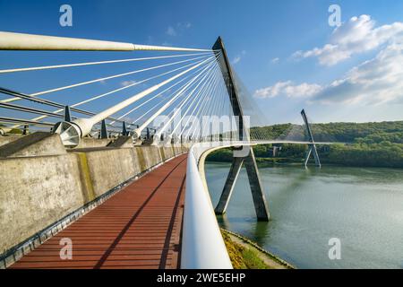 Brücke über die Aulne zur Halbinsel Crozon, GR 34, Zöllnerweg, Sentier Côtier, Halbinsel Crozon, Atlantikküste, Bretagne, Frankreich Stockfoto