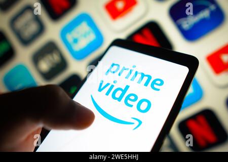 Brasilien. Januar 2024. In dieser Abbildung wird das Amazon Prime Video Logo auf einem Smartphone-Bildschirm angezeigt. (Foto von Rafael Henrique/SOPA Images/SIPA USA) *** ausschließlich für redaktionelle Nachrichten *** Credit: SIPA USA/Alamy Live News Stockfoto