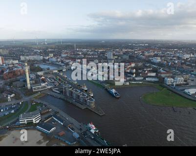 Bremerhaven, Bremen, Deutschland, 29. Dezember 2023: Industriehafen Bremerhaven, Stadt an der Nordsee. Stockfoto