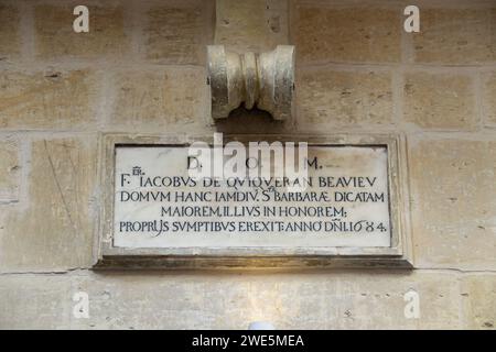Gedenktafel am Haus von Jacques de Quiqueran Beaujeu in Valletta aus dem Jahr 1684 Stockfoto