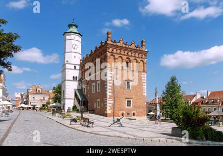 Rynek mit Rathaus (Ratusz) in Sandomierz in der Woiwodschaft Podkarpackie in Polen Stockfoto