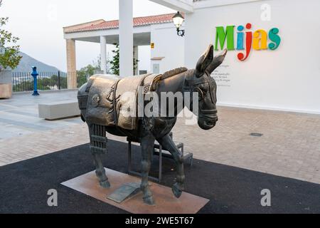 MIJAS, SPANIEN - 29. JUNI 2023: Eseldenkmal in Mijas, Spanien am 29. Juni 2023 Stockfoto