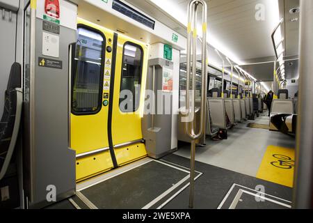 In den Wagen der neuen batteriebetriebenen merseyrail-Züge liverpool, merseyside, england, großbritannien Stockfoto