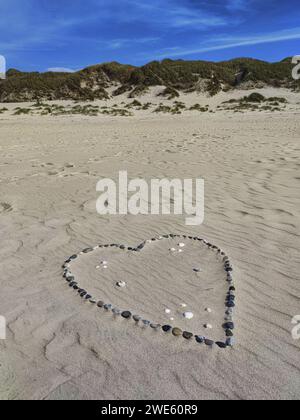Herz, Herzform aus Steinen am Strand der Nordsee, dänische Nordseeküste, Dänemark, Skandinavien, Europa Stockfoto