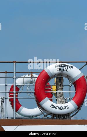 KENT, Großbritannien – 22. MAI 2010: Traditioneller runder Rettungsring auf dem Dampfschiff PS Kingswear Castle Stockfoto