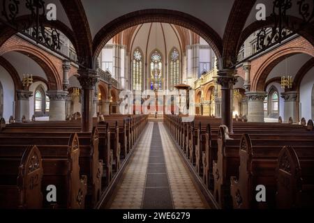 Blick auf den Chor der neogotischen St. Peter'Kirche am Theaterplatz, Chemnitz, Sachsen, Deutschland, Europa Stockfoto