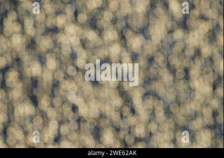 Glänzender, verschwommener Hintergrund von goldenen Farbkreisen Stockfoto