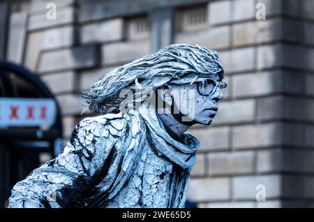 Living Statue Street Perfoprmer in Edinburgh Fringe Stockfoto