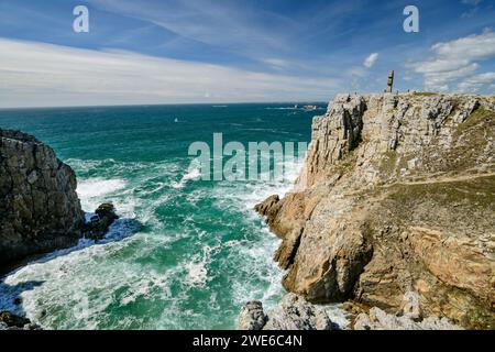 Frankreich, Bretagne, steile Klippen des Vorgebirges Pointe de Pen-Hir Stockfoto