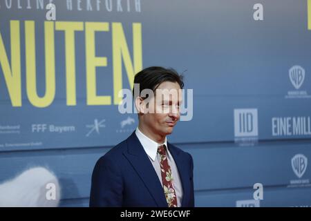 23.01.2024, Berlin, Tom Schilling besucht am 23. Januar 2024 die Weltpremiere „EINE Million MINUTEN“ im Zoo Palast in Berlin. Regie: Christopher Doll Stockfoto