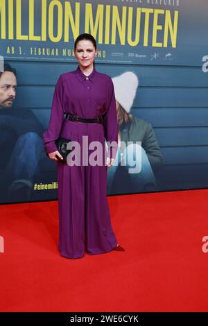 23.01.2024, Berlin, Jennifer Ulrich besucht am 23. Januar 2024 die Weltpremiere „EINE Million MINUTEN“ im Zoo Palast in Berlin. Regie: Christopher Doll Stockfoto
