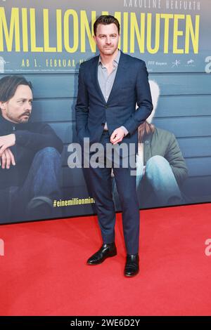 23.01.2024, Berlin, Deutschland, Friedrich Mücke besucht die Weltpremiere „EINE MILLION MINUTEN“ im Zoo Palast am 23. Januar 2024 in Berlin. Regie: Christopher Doll Stockfoto