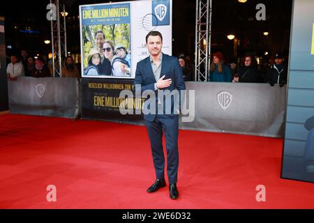 23.01.2024, Berlin, Deutschland, Friedrich Mücke besucht die Weltpremiere „EINE MILLION MINUTEN“ im Zoo Palast am 23. Januar 2024 in Berlin. Regie: Christopher Doll Stockfoto