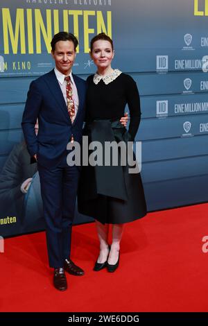 23.01.2024, Berlin, Deutschland, Tom Schilling und Karoline Herfurth besuchen die Weltpremiere „EINE MILLION MINUTEN“ im Zoo Palast am 23. Januar 2024 in Berlin. Regie: Christopher Doll Stockfoto