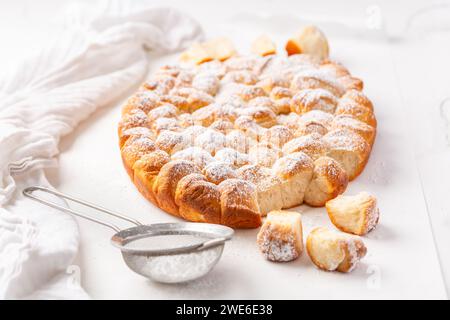 Süße Brötchen, Buchteln (buchty), Buchteln - typisch tschechische und österreichische Süßbrötchen aus Hefeteig Stockfoto