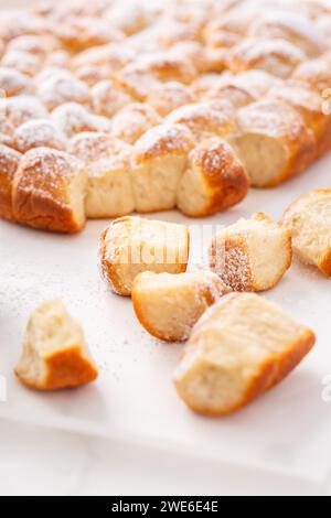 Süße Brötchen, Buchteln (buchty), Buchteln - typisch tschechische und österreichische Süßbrötchen aus Hefeteig Stockfoto