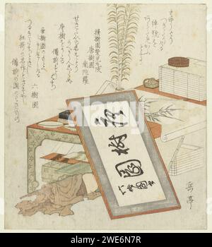 Schreibtisch des Dichters Yashima Gakutei, 1822 Eine gerahmte Kalligraphie trägt einen Schreibtisch, auf dem ein Stapel Bücher, ein Gemälde mit Bambus, ein Topf mit Pfauenfedern und eine Schreibbox stehen. Bücher, eine Lackschachtel und eine in Leinwand gewickelte Pfeife unter dem Tisch. In der Kalligraphie steht Tôjuen, was der neue Name des Dichters Yôjuen Kamikomaru ist. Mit zwei Gedichten. Japanisches Papier farbiger Holzschnitt Stockfoto