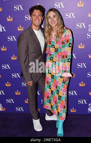London, Großbritannien. Januar 2024. Jess Qualter nimmt an The Red Carpet: Gala Night for the Six the Musical im Vaudeville Theatre in London Teil. Quelle: Siehe Li/Picture Capital/Alamy Live News Stockfoto