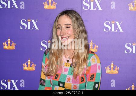London, Großbritannien. Januar 2024. Jess Qualter nimmt an The Red Carpet: Gala Night for the Six the Musical im Vaudeville Theatre in London Teil. Quelle: Siehe Li/Picture Capital/Alamy Live News Stockfoto