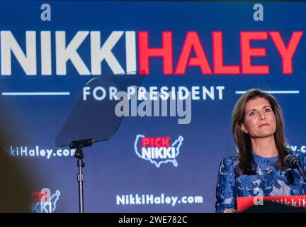 Concord, Usa. Januar 2024. Nikki Haley's, Gouverneur und republikanischer Präsidentschaftskandidat von South Carolina, spricht bei ihrer Wahlnacht-Partei, nachdem der ehemalige Präsident Donald J. Trump am 23. Januar 2024 in Concord, New Hampshire, zum Sieger erklärt wurde. Der ehemalige Präsident Donald J. Trump wurde vor 21 Uhr zum Sieger der republikanischen Vorwahl erklärt. Foto: Amanda Sabga/UPI Credit: UPI/Alamy Live News Stockfoto