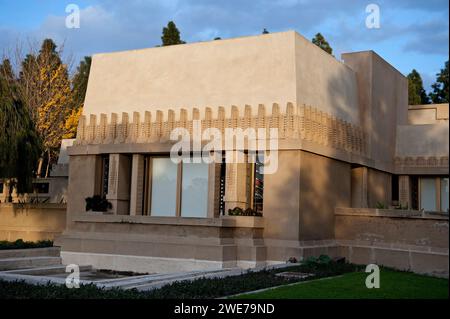 Hollyhock House, Barnsdall Park, Hollywood Hills, Kalifornien, Los Angeles, Personen, Stockfoto