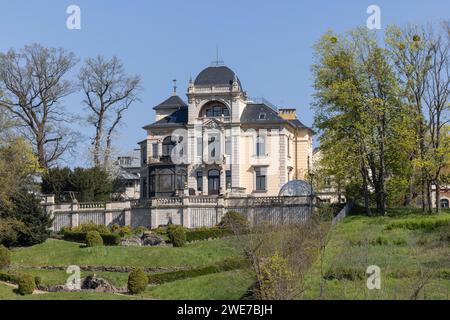 Dresden altes Villengebäude im Elbtal Stockfoto