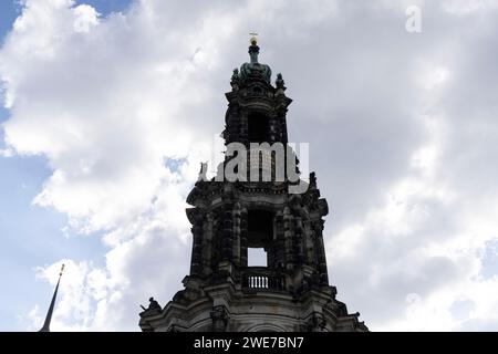 Dresdner Glockenturm des Dresdner Doms, des Doms der Heiligen Dreifaltigkeit, der katholischen Kirche am Königlichen Hof Sachsen Stockfoto