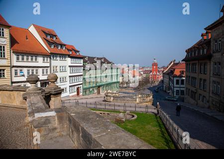 Gotha Blick vom Schlossberg über die Wasserkunst bis zum oberen Hauptmarkt Historische Straßenbahn vom Typ Gotha G4-65 der Erfurter Verkehrs-AG Stockfoto