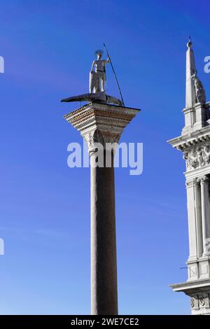 St. Theodore, Statue auf dem Markusplatz, Piazzetta dei Leoncini, San Marco, Venedig, Italien Stockfoto