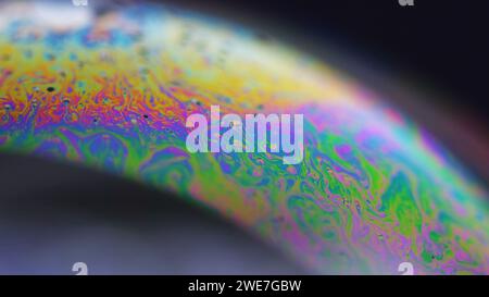 Neonfarbe holographische Kugel Regenbogenfarben-Mix-Flow Stockfoto