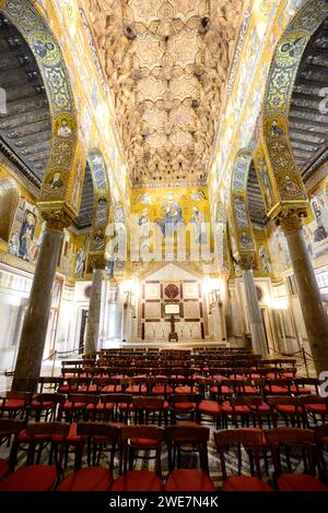 Inneres der Palatinkapelle (Cappella Palatina) im Königspalast in Palermo, Sizilien. Stockfoto