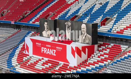 Der bayerische Premierminister Markus Soeder spricht zu den Trauernden, FC Bayern München Beerdigung für Franz Beckenbauer, Allianz Arena, Froettmaning Stockfoto