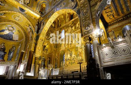 Inneres der Palatinkapelle (Cappella Palatina) im Königspalast in Palermo, Sizilien. Stockfoto