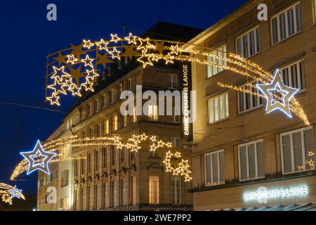 Sternschnuppen über der Fußgängerzone, Weihnachtslichter, Lichtwochen, Blaue Stunde, Essen, Ruhrgebiet, Nordrhein-Westfalen, Deutschland Stockfoto