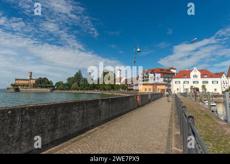 Langenargen am Bodensee, Stadtansicht, Schloss Montfort, Hafen, Boote, quay Wall, St. Martins Kirche, zeppelin, Baden-Württemberg, Deutschland Stockfoto