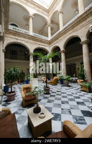 Das Taberna El Molino im Hotel Marques de Prado Ameno in der Altstadt von Havanna, Kuba. Stockfoto