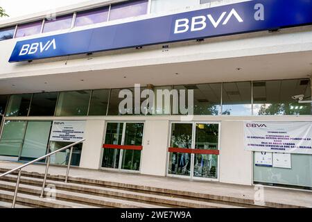 Merida Mexico, Zona Paseo Montejo Centro, BBVA Bankfiliale, Außenansicht, Gebäudeeingang, Schild, mexikanisch-hispanisch lateinamerikanisch, Spanisch sprechend Stockfoto