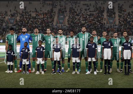 © Anis/APP/MAXPPP - Les joueurs titulaires du l'Algerie posent pour une Photo de groupe avant match de Football du groupe D de la Coupe d'Afrique des Nations (CAN) 2024 entre l'Algerie et la Mauritanie au Stade de la Paix à Bouake en Cote d'ivoire le 23 janvier 2024 Elfenbeinküste ; 23.01.2024; Afrikanischer Völkercup. Algerien - Mauretanien Credit: MAXPPP/Alamy Live News Stockfoto