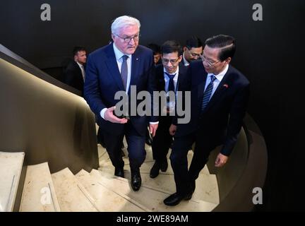 24. Januar 2024, Vietnam, Ho-Chi-Minh-Stadt (saigon): Bundespräsident Frank-Walter Steinmeier trifft sich im Deutschen Haus mit Phan Van Mai, Vorsitzender des Volkskomitees der Stadt Ho-Chi-Minh. Bundespräsident Steinmeier und seine Frau besuchen Vietnam und Thailand auf einer viertägigen Reise nach Südostasien. Foto: Bernd von Jutrczenka/dpa Stockfoto