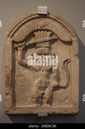 Stele von Bes. Spätptolemäische Zeit (1. Jahrhundert v. Chr.). Limesstone. Barraco Museum. Rom. Italien. Stockfoto