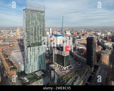 Luftaufnahme des Beetham Tower (Hilton Manchester), DES ACHSENTURMS und der Entwicklung von Viadux, einschließlich des Great Northern Warehouse Stockfoto