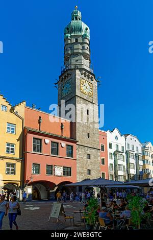 Historisches Rathaus, erbaut 1358, Stadtturm, Fußgängerzone Stockfoto