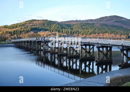 Penmaenpool Bridge über den Fluss Mawddach in Nordwales Stockfoto