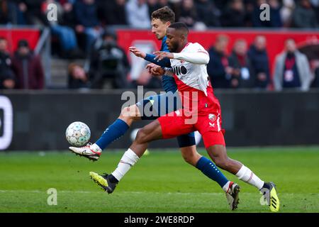 UTRECHT, NIEDERLANDE - 21. JANUAR: Olivier Boscagli (PSV Eindhoven) und Modibo Sagnan (FC Utrecht) während des Eredivisie-Spiels zwischen dem FC Utrecht und dem PSV E Stockfoto