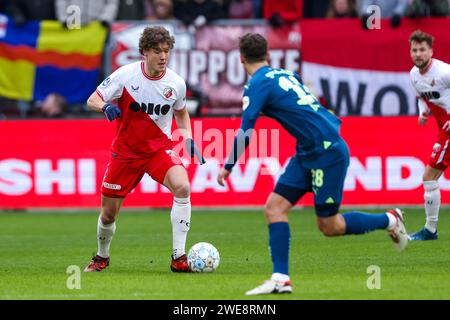 UTRECHT, NIEDERLANDE - 21. JANUAR: Sam Lammers (FC Utrecht) und Olivier Boscagli (PSV Eindhoven) während des Eredivisie-Spiels zwischen FC Utrecht und PSV ein Stockfoto